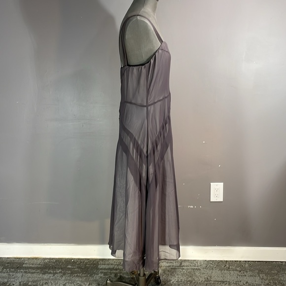 Unique grey dress with gorgeous skirt and design. Fits size 14 - Picture 5 of 17